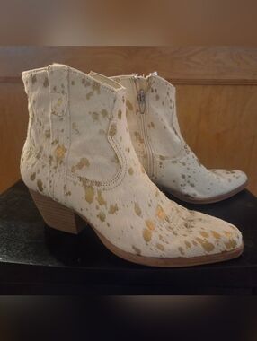 Dolce Vita Silma Calf Boots White With Gold Paint Splatter